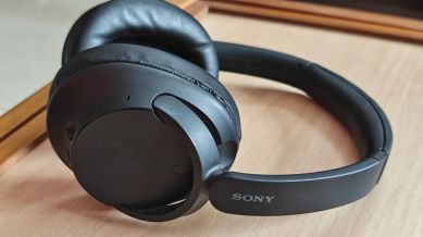 Sony WH-CH720 headphones