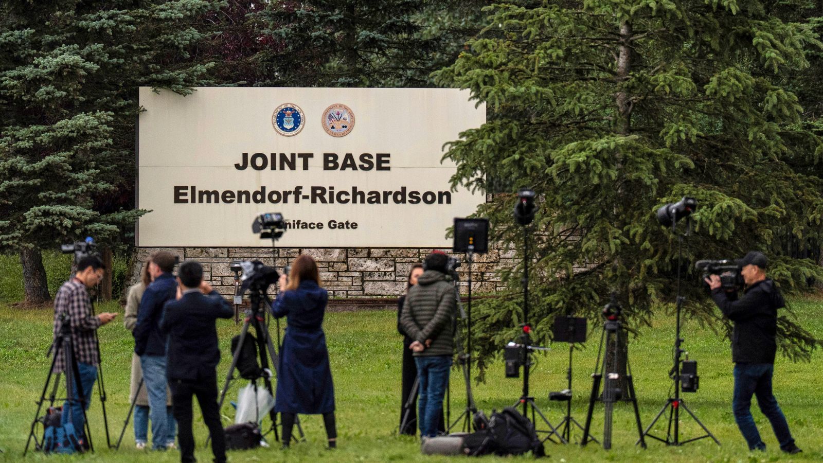 USSR sweatshirt, Kyiv cutlet, and protests: Scenes from Alaska, hosting rare Trump–Putin summit