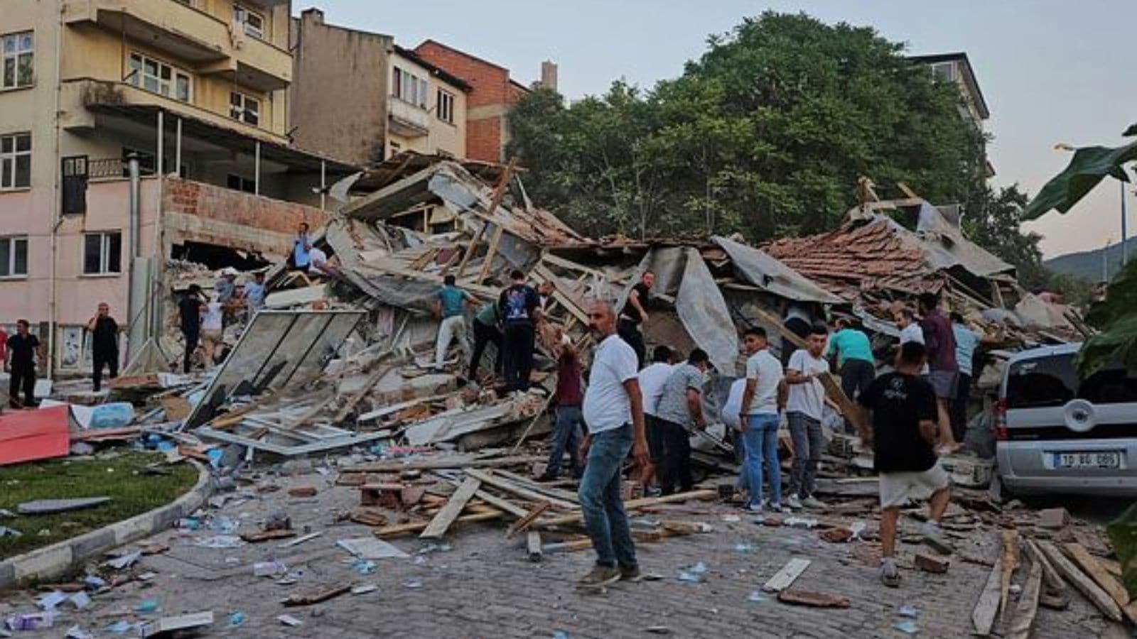 Earthquake of magnitude 6.1 strikes western Turkey, GFZ says