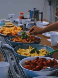 Health Benefits of Eating Dinner Before 8 PM