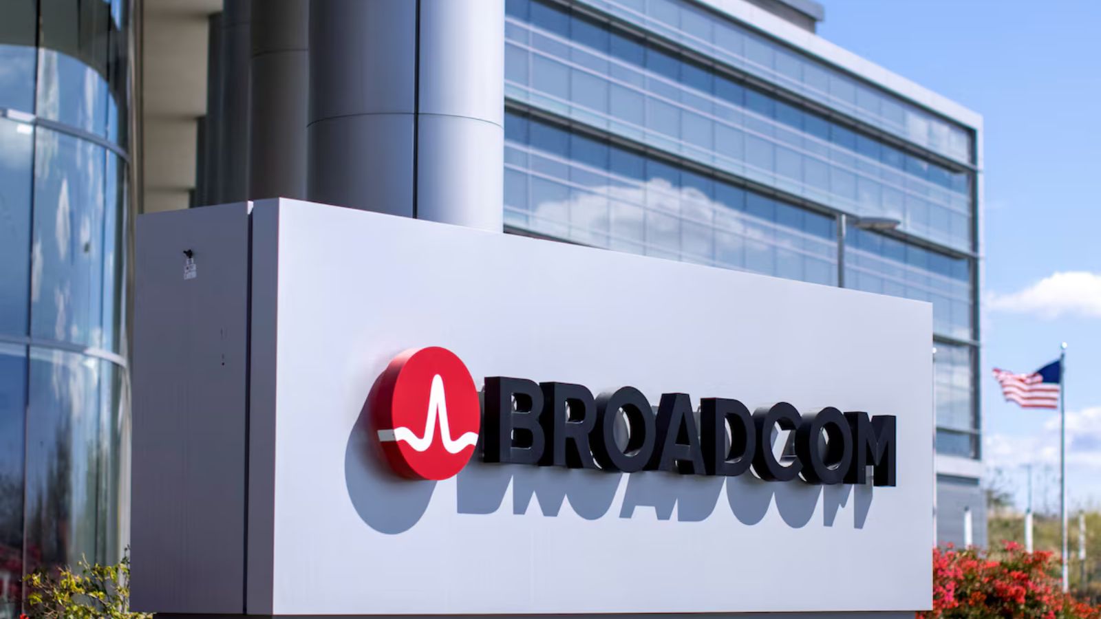 The Broadcom Jericho 4 chips use the same high-bandwidth memory (HBM) that designers such as Nvidia and AMD use for their AI processors. (Image: Reuters)