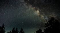 Perseids, usually swift and bright, leave trails of light and colour behind them as they traverse through the night sky. (Image: Freepik)