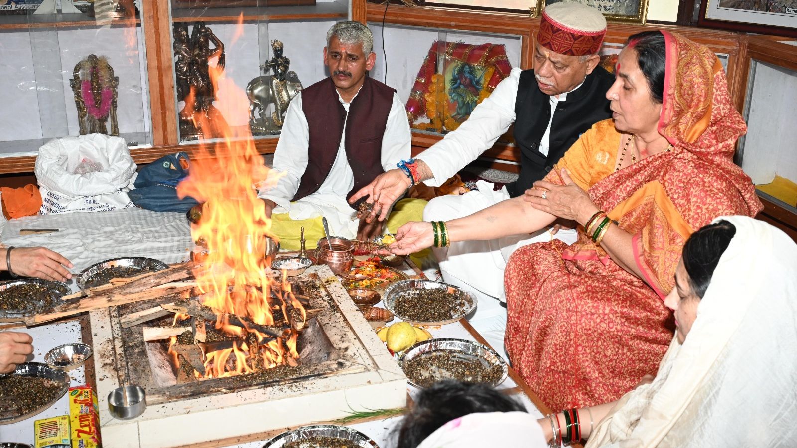 Himachal Pradesh Governor Performs Havan on Sawan Purnima