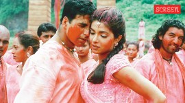 Akshay Kumar and Priyanka Chopra in a promotional still from Waqt.