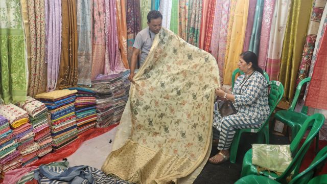 India Bangladesh diplomatic tensions, India International Grand Trade Fair 2025 Kolkata, Bangladeshi saree traders in India,