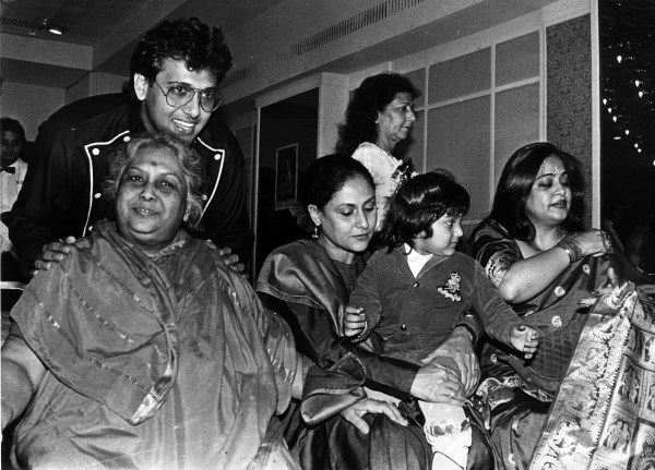 Actor Govinda with her mother Nirmala Devi and Jaya Bachchan, Kirron Kher. Express archive photo by RD Rai on 21.02.1992