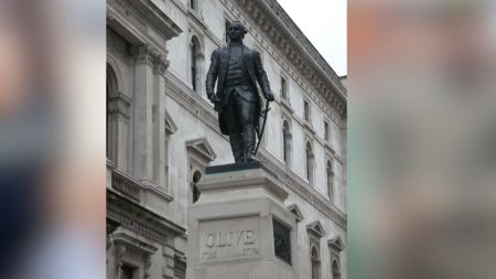The bronze statue designed by Scottish sculptor John Tweed was completed in 1912 and has Clive in a formal dress with one hand resting on a sword.
