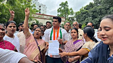 Led by Maharashtra Pradesh Congress Committee general secretary Ketan Vikas Thakre, the Nagpur City District Congress Committee held a ‘Grand Pothole Exhibition’, featuring large banners with photographs of potholes on major and internal city roads.