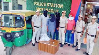 delhi sadhus, delhi loot