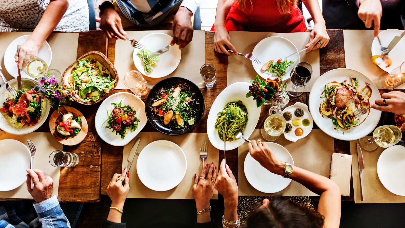 Discover 5 dining etiquette tips you probably didn’t know,
