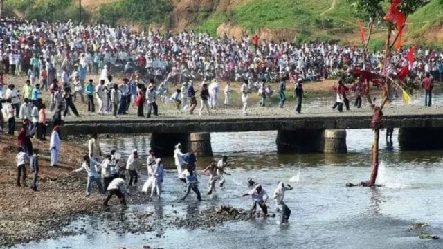 Madhya Pradesh villages, Madhya Pradesh villages stone pelting, Madhya Pradesh villages stone pelting tradition, Gotmar fair stone-pelting, Indian express news, current affairs