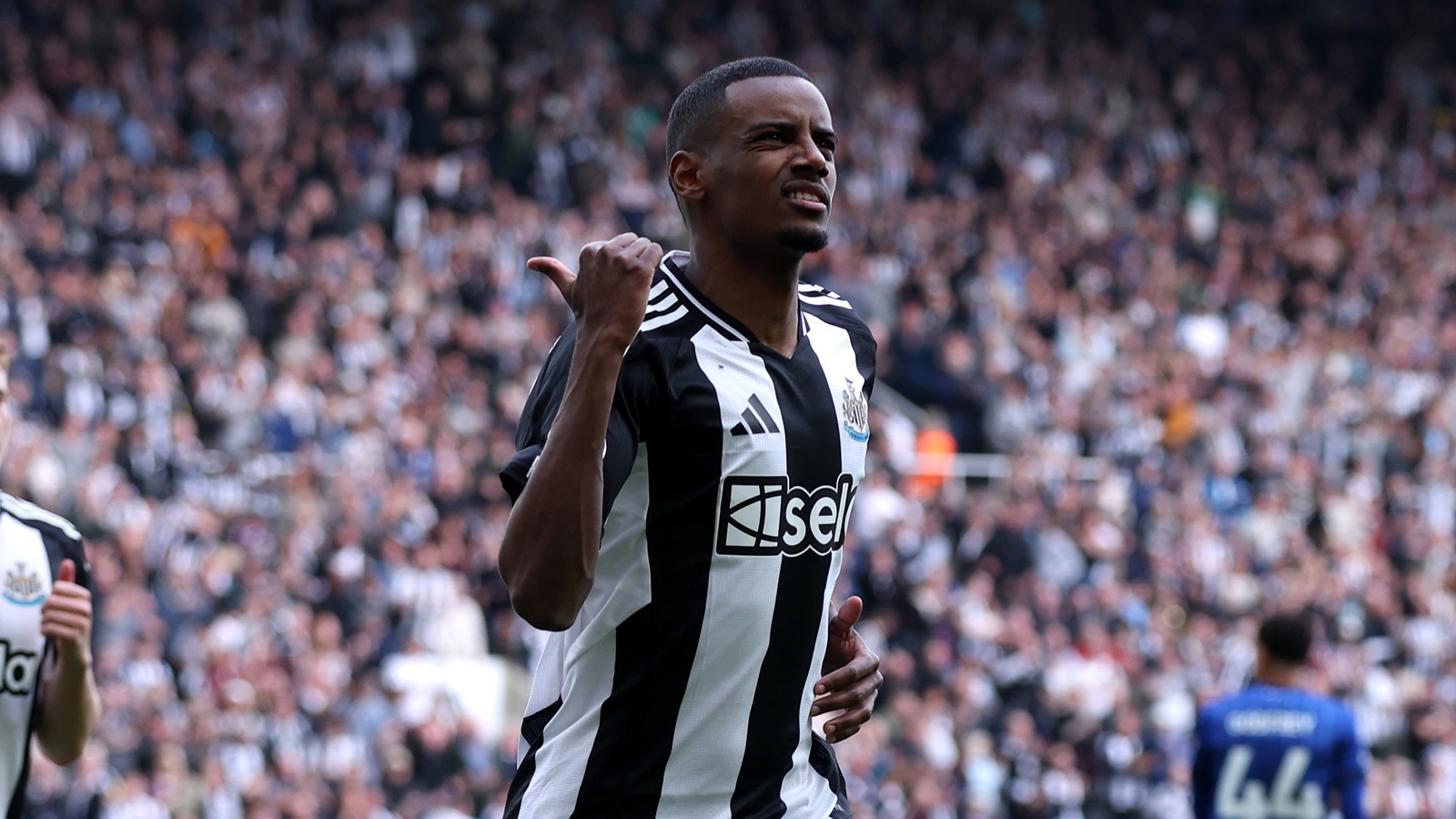 Isak Trains Alone Amid Liverpool Transfer Push