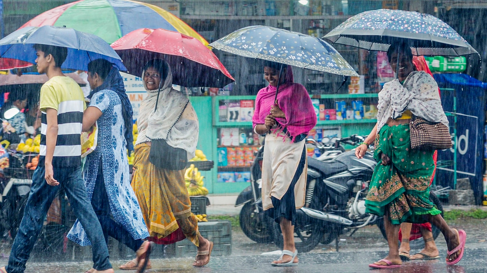 Rain lashes parts of TN, sanitation worker electrocuted in Chennai