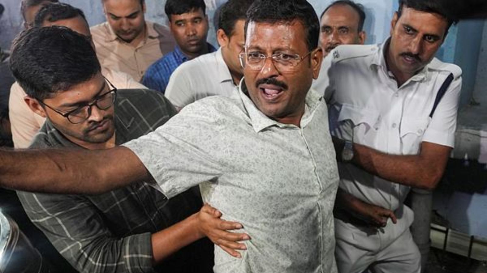 Kolkata: Trinamool Congress MLA Jiban Krishna Saha at Bankshall Court after being arrested by ED in alleged irregularities in the hiring of teachers and staffers in schools, in Kolkata, Monday, Aug. 25, 2025. (PTI Photo/Manvender Vashist Lav)(PTI08_25_2025_000323A)