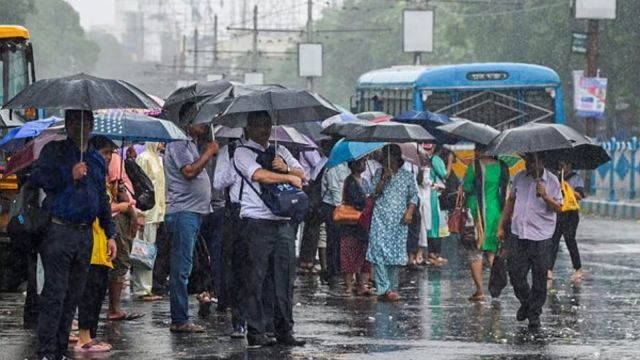 In South Bengal, the IMD has issued a Yellow alert for most districts for Sunday.
