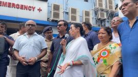 Kolkata Independence Day parade children fall sick, 39 schoolchildren hospitalised Red Road parade, Mamata Banerjee visits SSKM Hospital,
