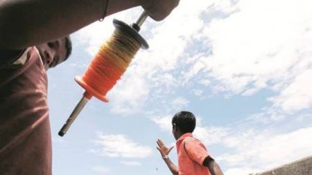 Kite string slits neck of man, Kite string slits neck of delhi man, manja death, manjha death, Kite string deaths, delhi news, India news, Indian express, current affairs