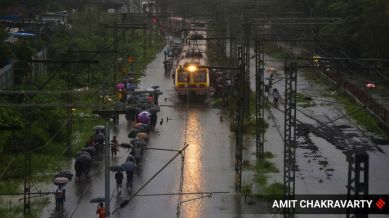 A train stops in its tracks between Kurla and Tilaknagar Station on the Harbour line due to waterlogging as Mithi river neared the danger level-mark. (Express Photo by Amit Chakravarty)