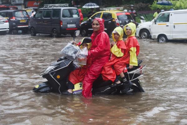 Water logging at Dadar Hindmata