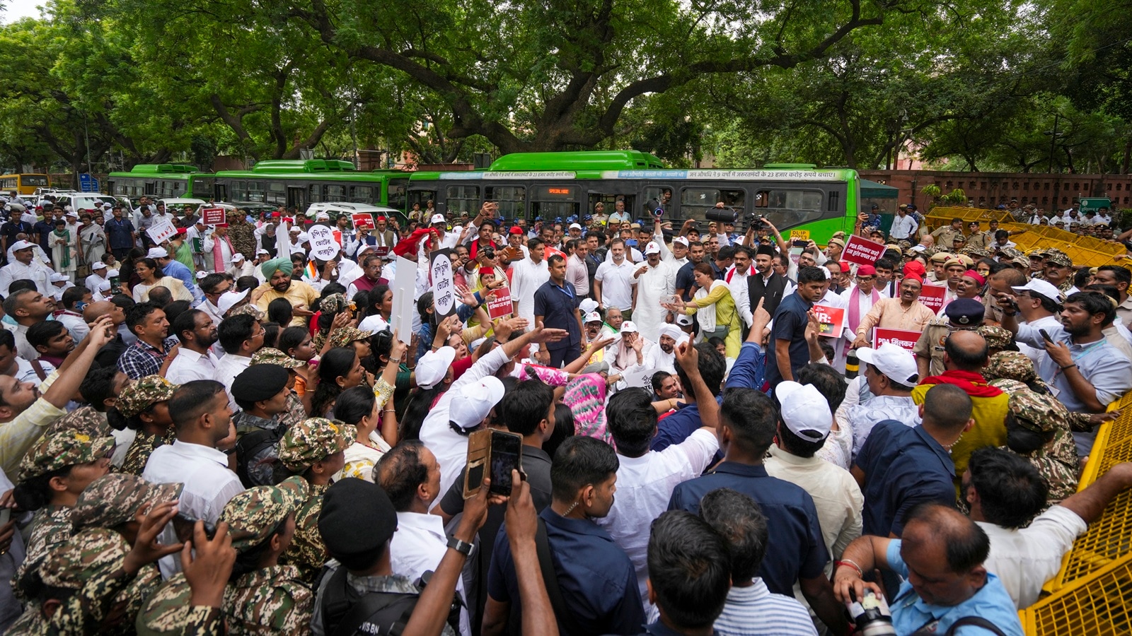 Opposition parties protest in Delhi against Election Commission