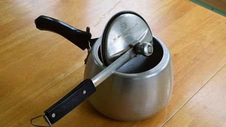 Research shows that older aluminum models of pressure cookers, particularly when made from unregulated metal sources, can allow lead to seep into food during cooking.