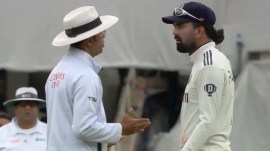 Kumar Dharmasena had a long chat with Prasidh Krishna and India captain Shubman Gill and KL Rahul seemed to walk in right at the end of it. (Photo credit: Hotstar screenshot)