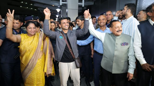 rekha gupta subanshu shukla delhi return shashi tharoor