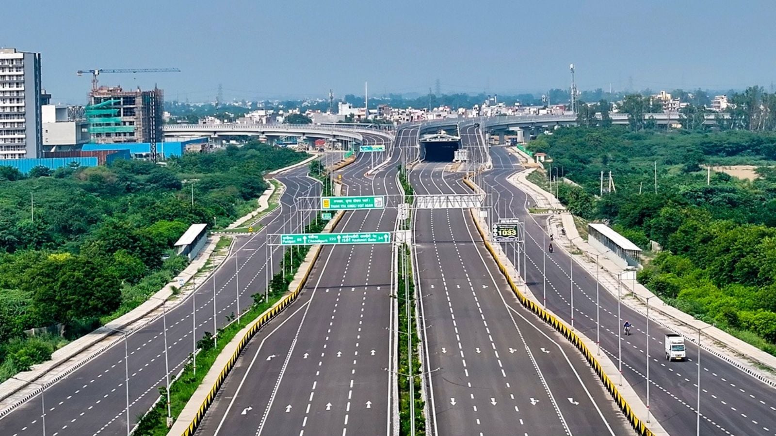 25 National Highway toll plazas to go barrier-less: Know about the Multi-Lane Free Flow System