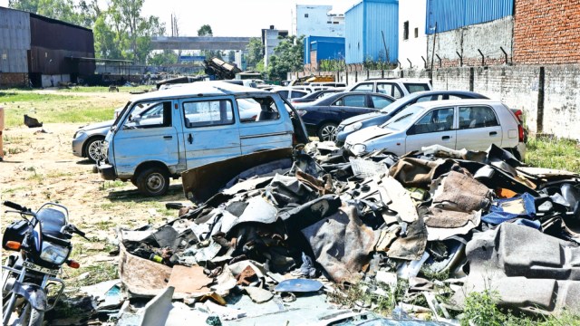 mong other districts, Fazilka (2,352 vehicles) and Mansa (1,679) show big stockpiles but little progress — only 85 and 49 cleared, respectively.