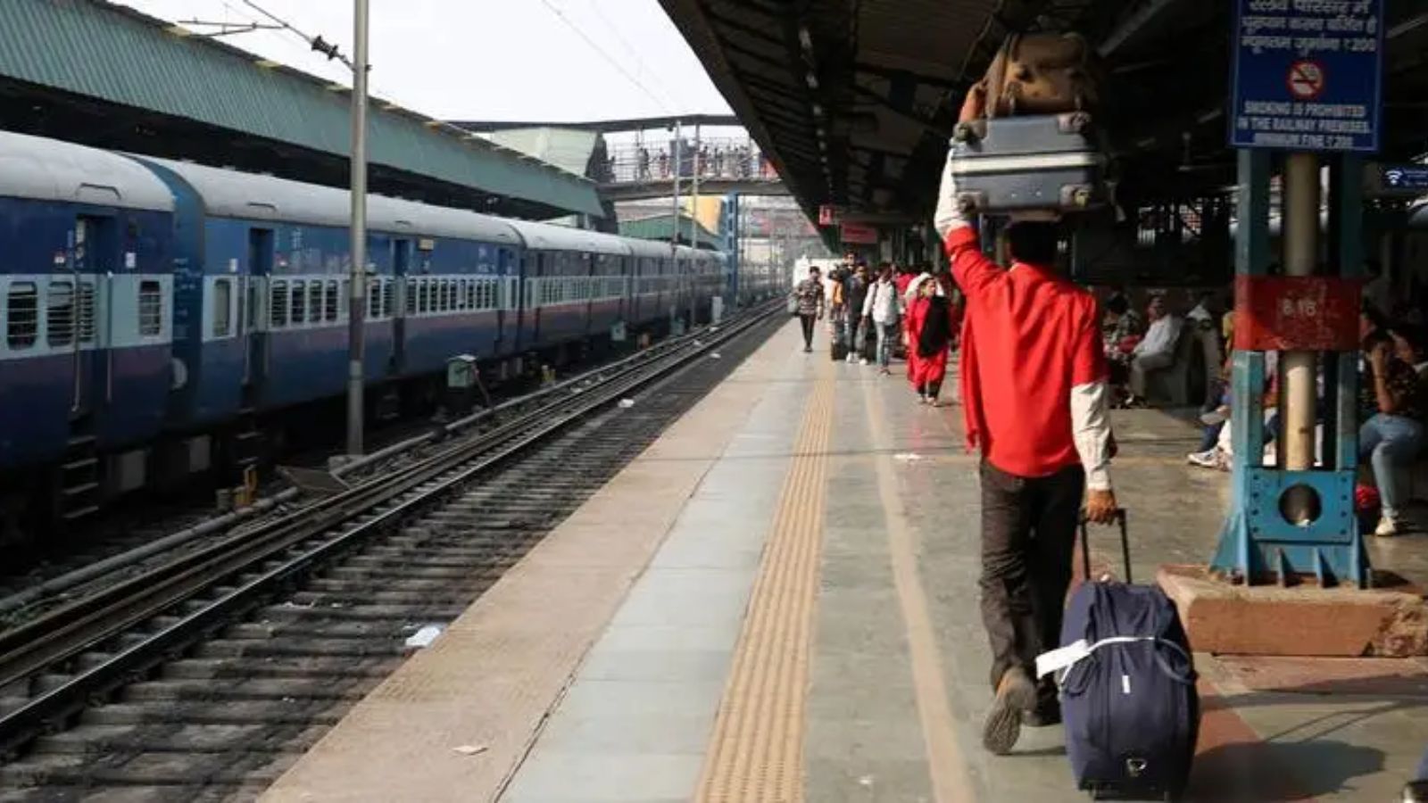 Aadhaar Mandatory for Tatkal Tickets, Railway Minister Confirms