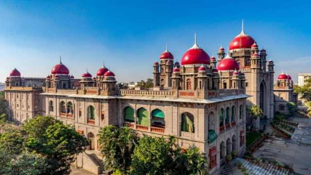 The Telangana High Court directed the Prohibition and Excise Department to grant interim custody of the vehicle to the petitioner. (File)
