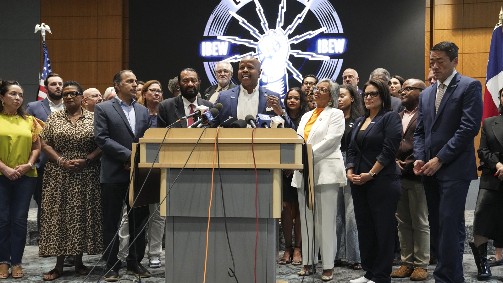 Texas governor orders arrest of Democrats who fled state amid ...