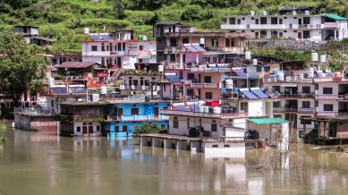 To deal with the current emergency in Yamunotri, the DM directed that two additional boats be arranged near the lake and that the nearest helipad be identified and made operational.