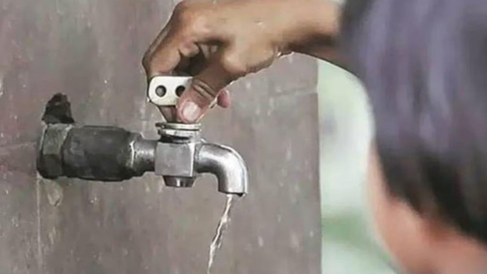 A Vadodara locality went without water for 3 days. Probe leads to a ‘disgruntled’ engineer, an ‘unknown’ underground valve