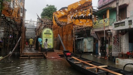 heavy rain brings kolkata to standstill