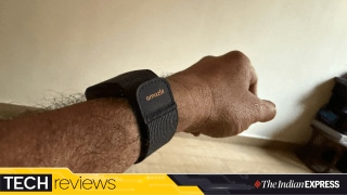 The Amazfit Helio Strap tracks your steps throughout the day and monitors heart rate variations to automatically detect when you are working out.
