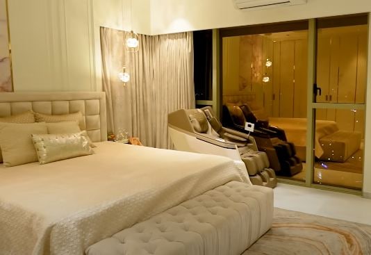 Arjun Bijlani's bedroom.