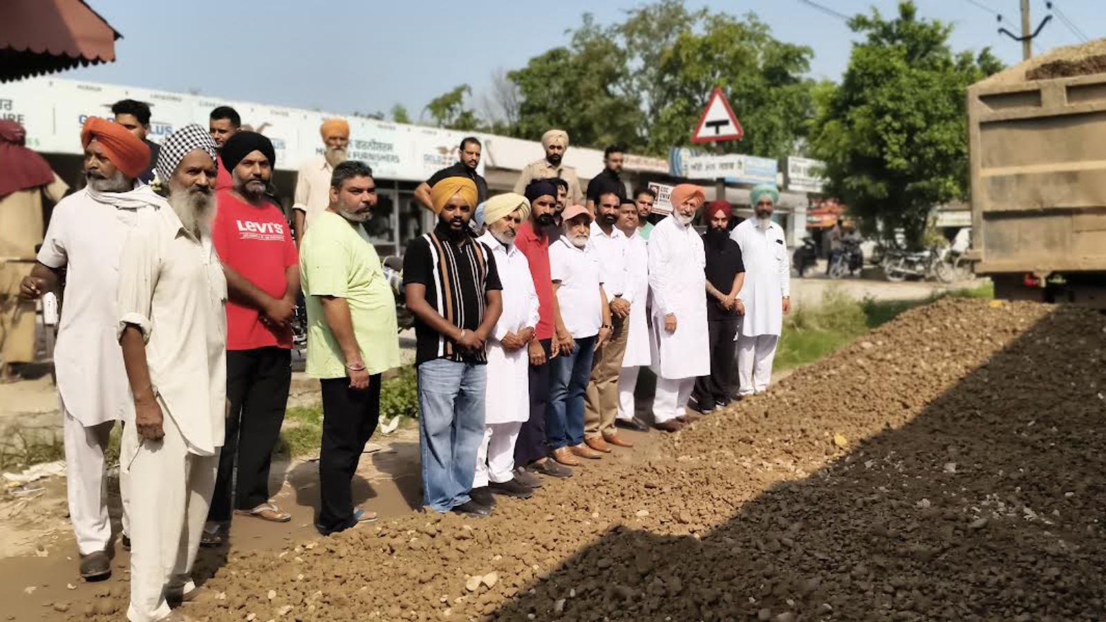 Balbir Sidhu Repairs Road, Criticizes Punjab Government