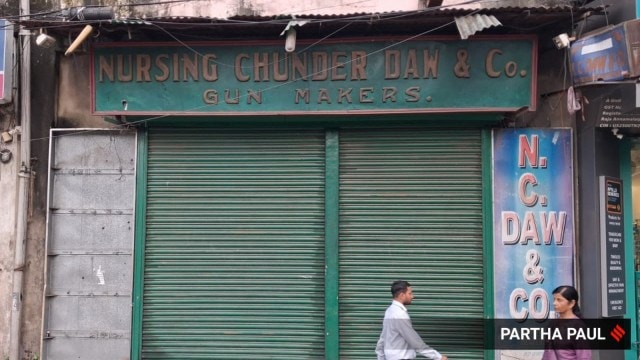 One of the Daw's shop near Mahakaran Metro station.