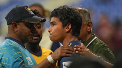 Sri Lanka head coach Sanath Jayasuriya consoles Dunith Wellalage after the news of his father's passing during the Asia Cup 2025 match on Thursday.(X/Newswire.lk)