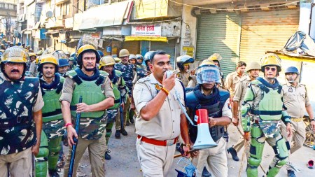 Bareilly Protest after Friday prayers, Bareilly Friday prayers, Bareilly Protests, Gunshots fired, stones hurled, clashes with police in Bareilly, Lucknow, Noida, Bareilly, Indian express news, current affairs