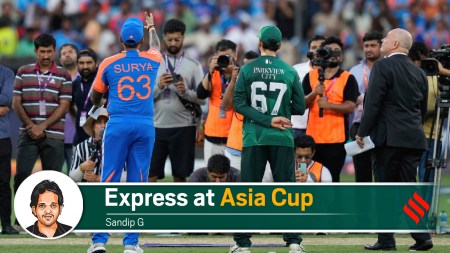 India vs Pakistan Asia Cup handshake