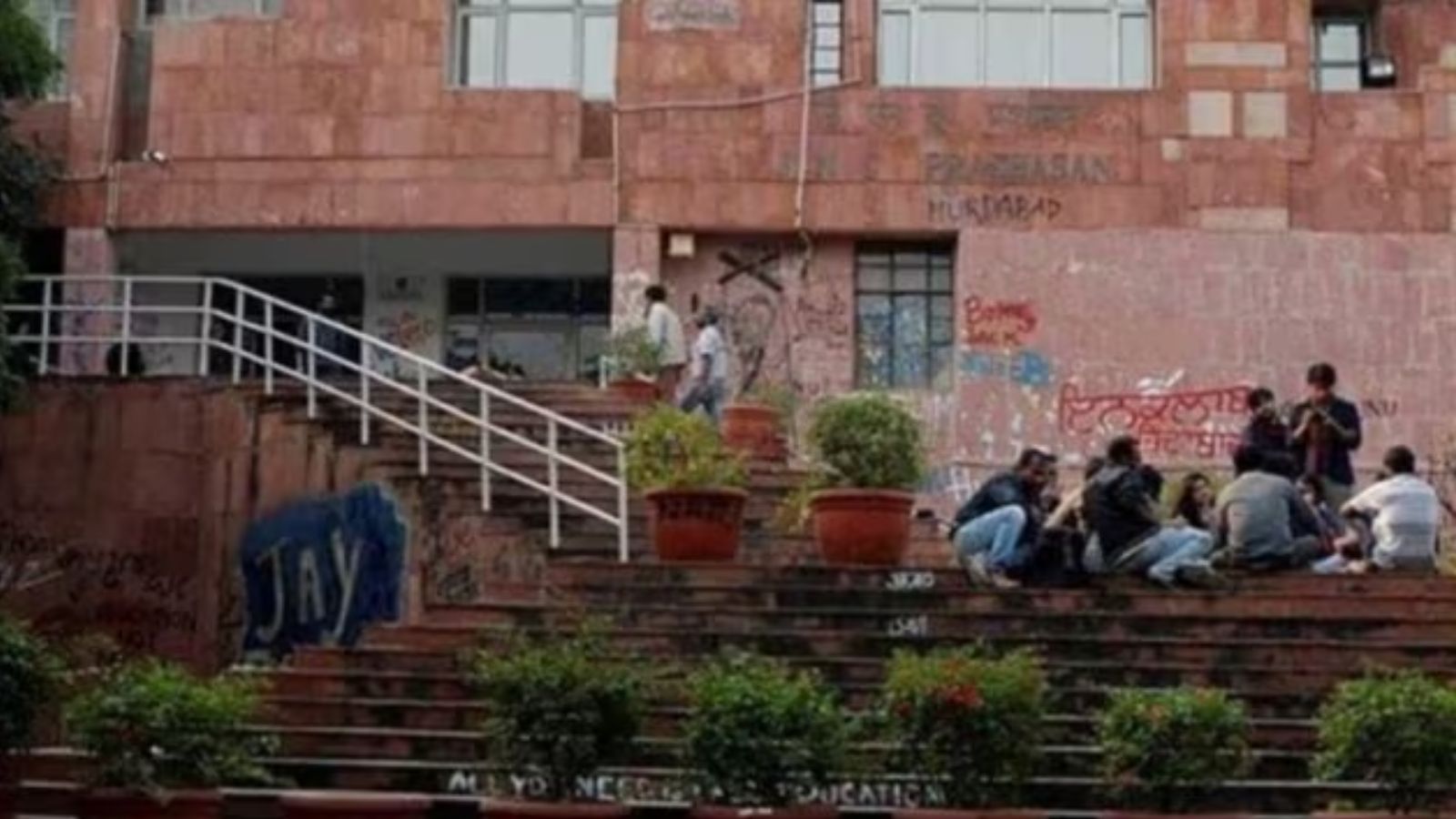 JNU V-C Faces Notice Over Alleged PhD Admission Discrimination