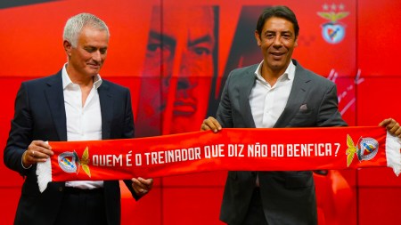 José Mourinho, left, poses with Rui Costa, president of SL Benfica, during a press conference in Lisbon, Thursday, Sept. 18, 2025, announcing Mourinho's return to coaching in Portugal with Benfica on a two-year contract. (AP Photo)
