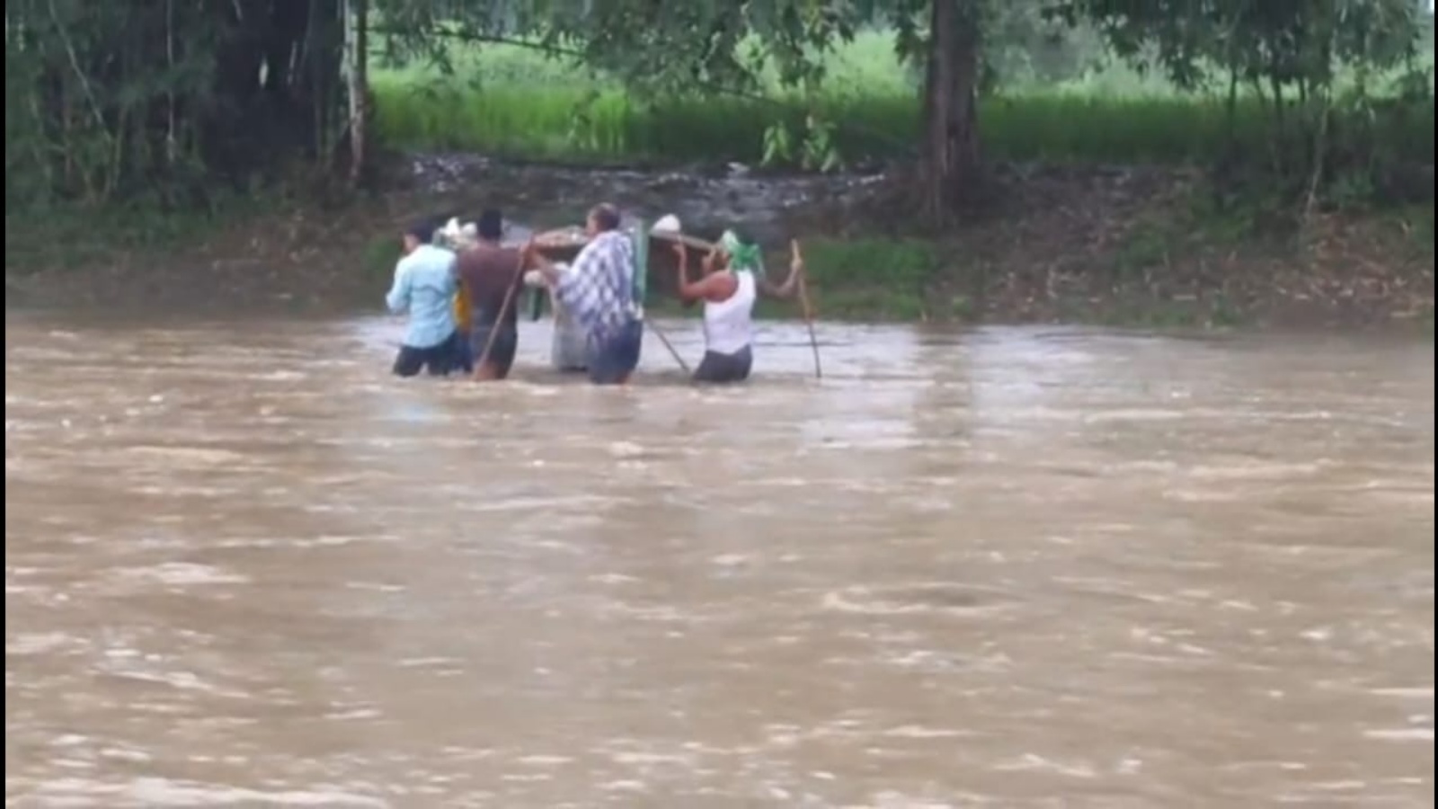 Pregnant Woman Carried Across Flooded River, Jharkhand