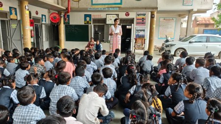 Primary school teacher’s contribution to education recognised with state award
