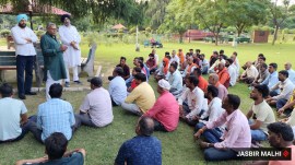 Migrant shopkeepers and vendors during their meeting with Tera Hi Tera Mission in Mohali