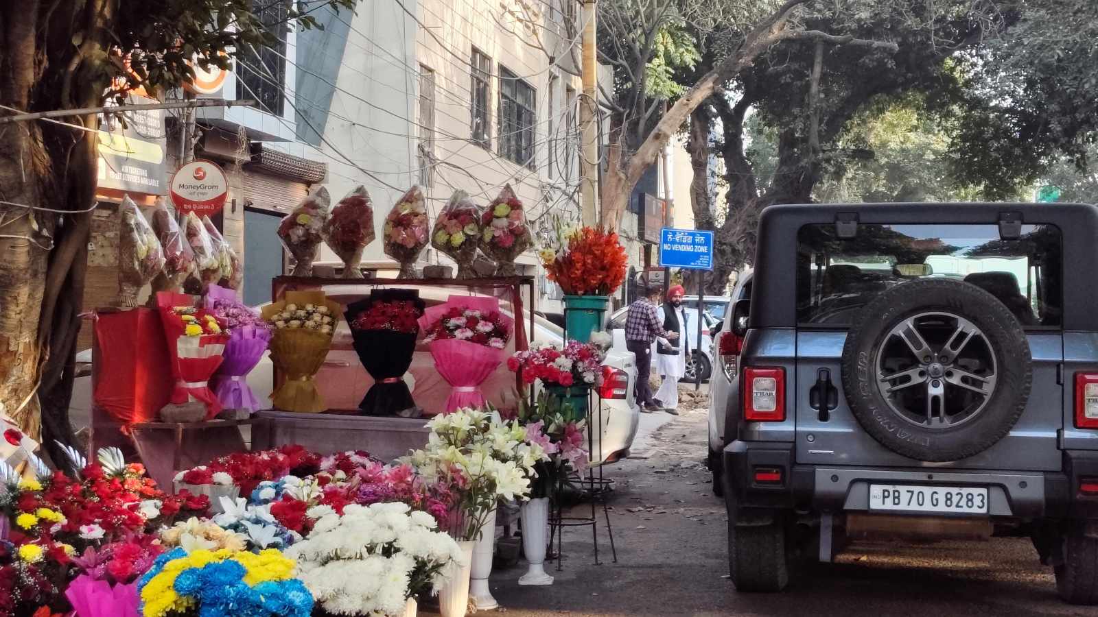 Mohali Vendors Defy Regulations, Leading to Encroachments and Traffic