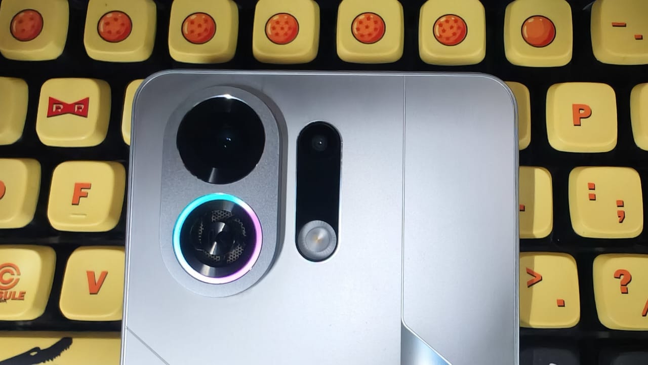 The Oppo K13 Turbo Pro has a notification light on the back side.