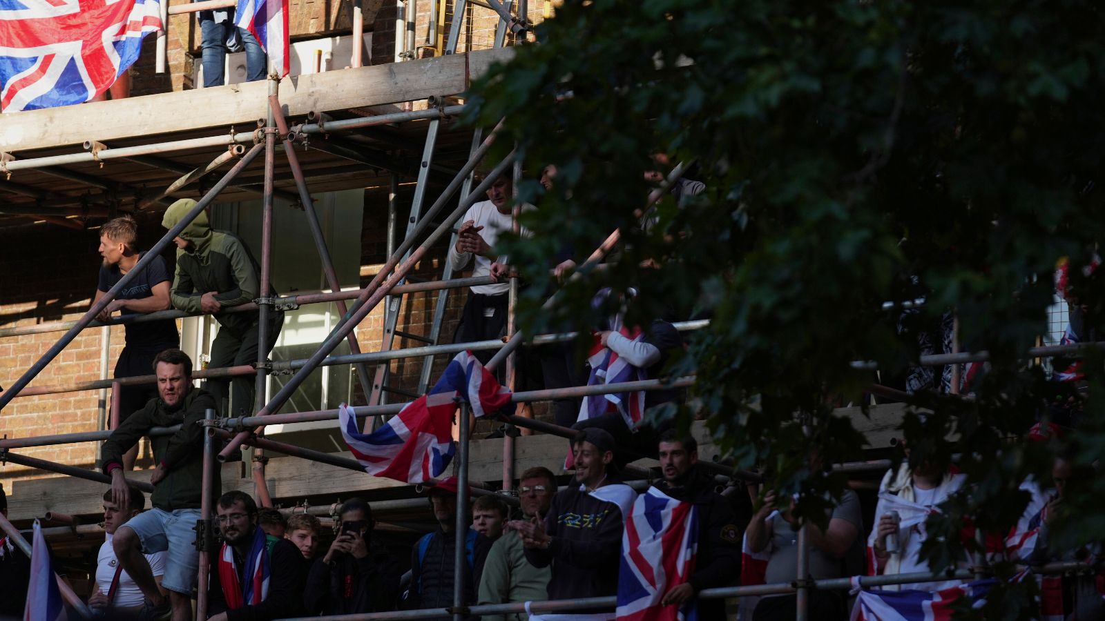 ‘Unite the Kingdom’: Anti-immigration rally in London turns violent ...